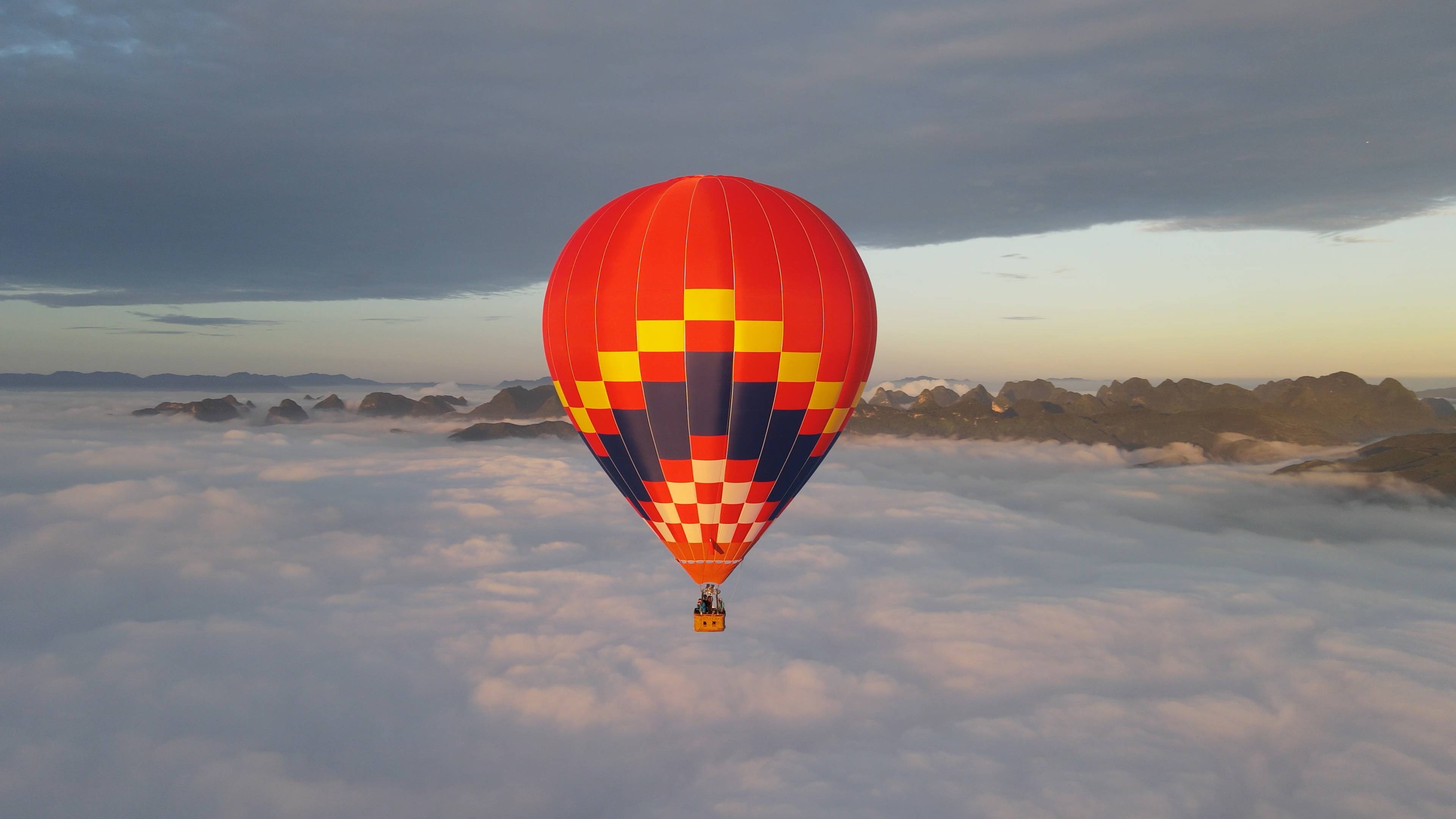 云海热气球